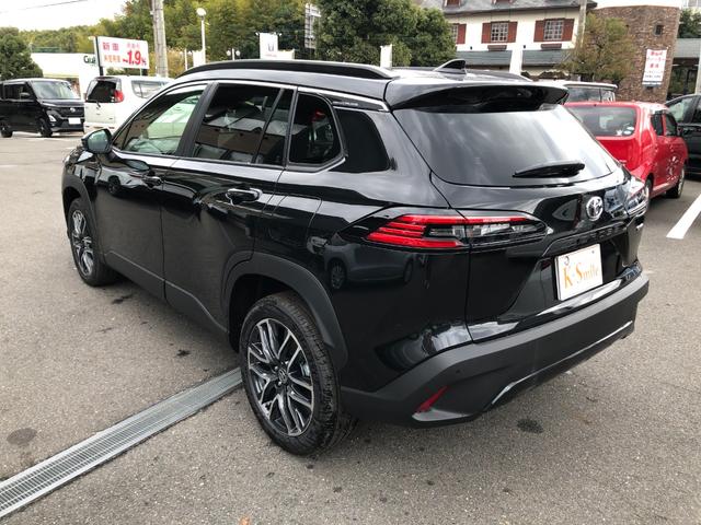 カローラクロス ハイブリッド　Ｚ　全周囲カメラ　クリアランスソナー　オートクルーズコントロール　レーンアシスト　パワーシート　パークアシスト　衝突被害軽減システム　サンルーフ　ＴＶ　オートマチックハイビーム　オートライト（11枚目）