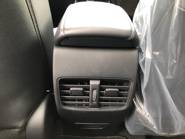 カローラクロス ハイブリッド　Ｚ　全周囲カメラ　クリアランスソナー　オートクルーズコントロール　レーンアシスト　パワーシート　パークアシスト　衝突被害軽減システム　サンルーフ　ＴＶ　オートマチックハイビーム　オートライト（26枚目）