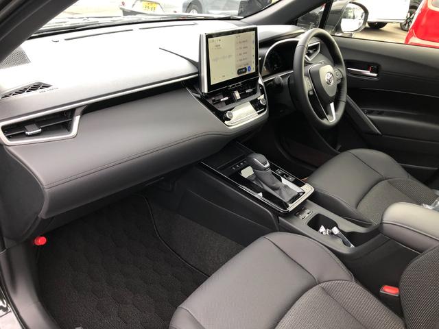 カローラクロス ハイブリッド　Ｚ　全周囲カメラ　クリアランスソナー　オートクルーズコントロール　レーンアシスト　パワーシート　パークアシスト　衝突被害軽減システム　サンルーフ　ＴＶ　オートマチックハイビーム　オートライト（28枚目）