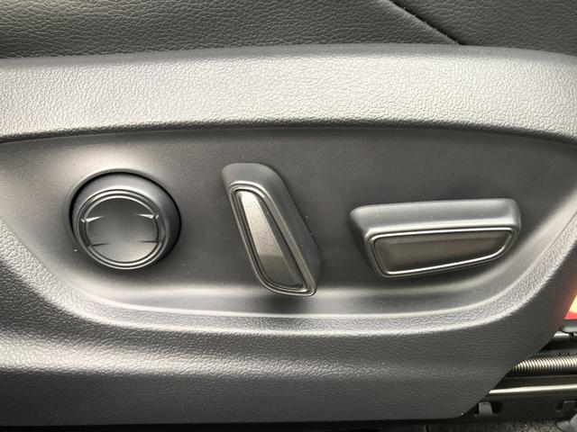 カローラクロス ハイブリッド　Ｚ　全周囲カメラ　クリアランスソナー　オートクルーズコントロール　レーンアシスト　パワーシート　パークアシスト　衝突被害軽減システム　サンルーフ　ＴＶ　オートマチックハイビーム　オートライト（50枚目）