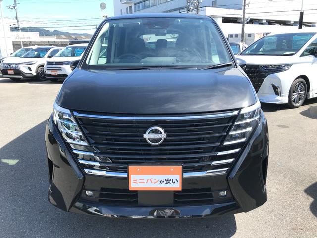 セレナ ｅ－パワー　ハイウェイスターＶ　全周囲カメラ　クリアランスソナー　ＴＶ　オートクルーズコントロール　衝突被害軽減システム　両側電動スライドドア　ＬＥＤヘッドランプ　スマートキー　電動格納ミラー　３列シート　ＣＶＴ　アルミホイール（18枚目）