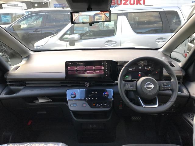 セレナ ｅ－パワー　ハイウェイスターＶ　全周囲カメラ　ＴＶ　クリアランスソナー　オートクルーズコントロール　レーンアシスト　衝突被害軽減システム　両側電動スライドドア　ＬＥＤヘッドランプ　スマートキー　アイドリングストップ　電動格納ミラー（7枚目）