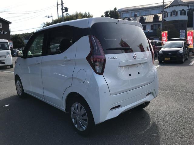 デイズ Ｓ　クリアランスソナー　衝突被害軽減システム　オートライト　キーレスエントリー　アイドリングストップ　電動格納ミラー　ベンチシート　ＣＶＴ　盗難防止システム　ＡＢＳ　ＥＳＣ　ＣＤ　衝突安全ボディ　エアコン（11枚目）