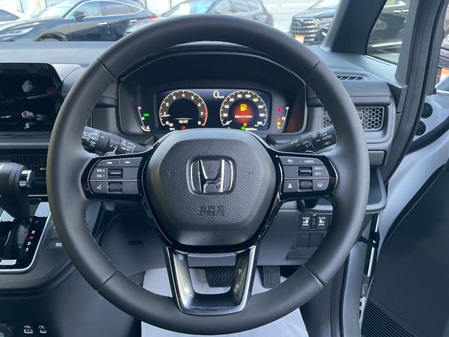 ステップワゴン スパーダ クリアランスソナー オートクルーズコントロール レーンアシスト 衝突被害軽減システム 両側電動スライドドア オートライト LEDヘッドランプ スマートキー 電動格納ミラー シートヒーター 3列シート(3枚目)