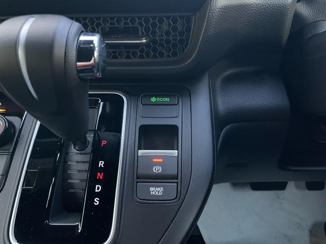 ステップワゴン スパーダ クリアランスソナー オートクルーズコントロール レーンアシスト 衝突被害軽減システム 両側電動スライドドア オートライト LEDヘッドランプ スマートキー 電動格納ミラー シートヒーター 3列シート(5枚目)