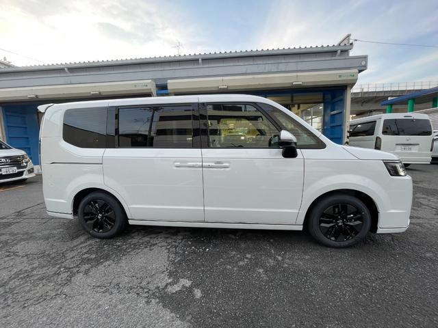 ステップワゴン スパーダ クリアランスソナー オートクルーズコントロール レーンアシスト 衝突被害軽減システム 両側電動スライドドア オートライト LEDヘッドランプ スマートキー 電動格納ミラー シートヒーター 3列シート(14枚目)