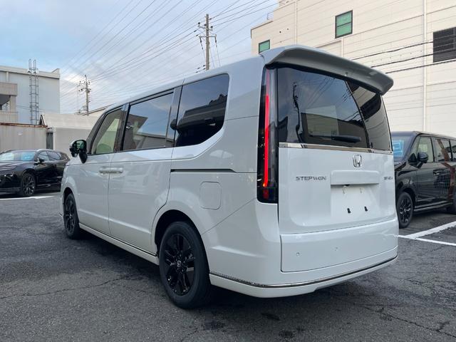 ステップワゴン スパーダ クリアランスソナー オートクルーズコントロール レーンアシスト 衝突被害軽減システム 両側電動スライドドア オートライト LEDヘッドランプ スマートキー 電動格納ミラー シートヒーター 3列シート(17枚目)