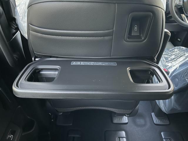 ステップワゴン スパーダ クリアランスソナー オートクルーズコントロール レーンアシスト 衝突被害軽減システム 両側電動スライドドア オートライト LEDヘッドランプ スマートキー 電動格納ミラー シートヒーター 3列シート(28枚目)