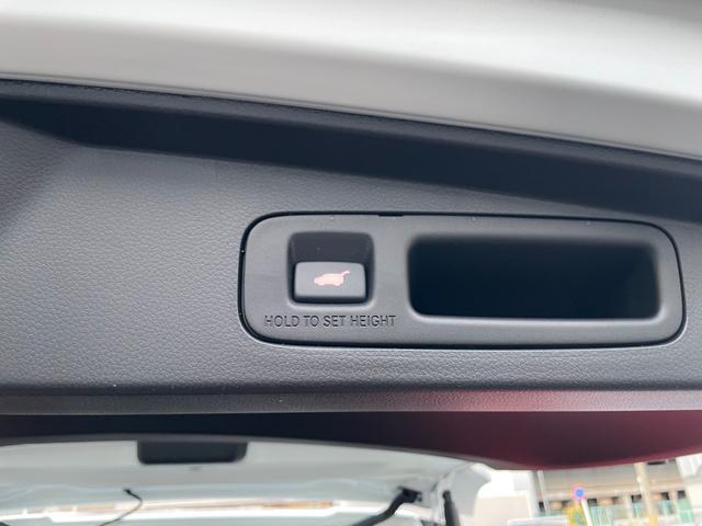 ステップワゴン スパーダ クリアランスソナー オートクルーズコントロール レーンアシスト 衝突被害軽減システム 両側電動スライドドア オートライト LEDヘッドランプ スマートキー 電動格納ミラー シートヒーター 3列シート(31枚目)