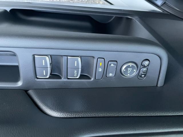 ステップワゴン スパーダ クリアランスソナー オートクルーズコントロール レーンアシスト 衝突被害軽減システム 両側電動スライドドア オートライト LEDヘッドランプ スマートキー 電動格納ミラー シートヒーター 3列シート(40枚目)