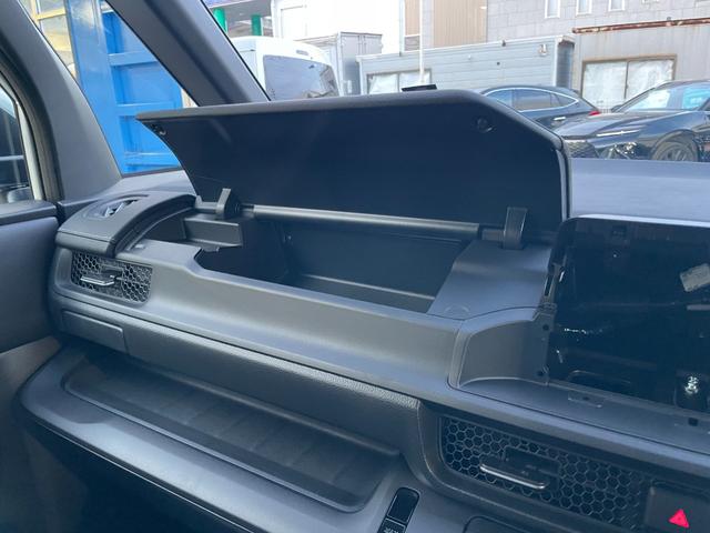 ステップワゴン スパーダ クリアランスソナー オートクルーズコントロール レーンアシスト 衝突被害軽減システム 両側電動スライドドア オートライト LEDヘッドランプ スマートキー 電動格納ミラー シートヒーター 3列シート(42枚目)