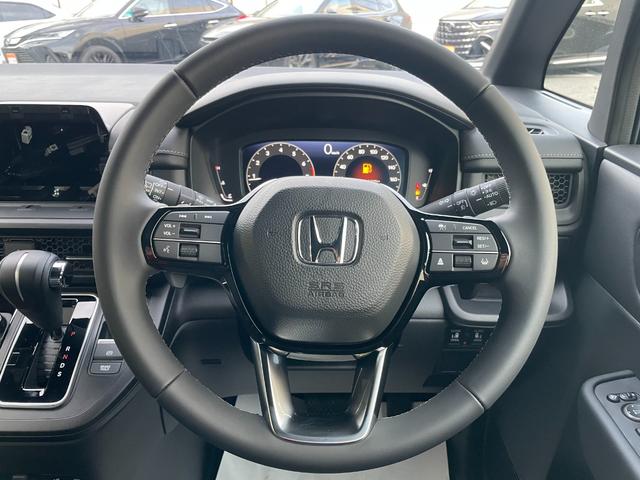 ステップワゴン スパーダ　クリアランスソナー　オートクルーズコントロール　レーンアシスト　衝突被害軽減システム　両側電動スライドドア　オートライト　ＬＥＤヘッドランプ　電動リアゲート　スマートキー　シートヒーター　３列シート（6枚目）