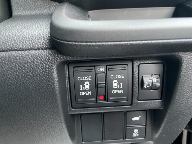 ステップワゴン スパーダ　クリアランスソナー　オートクルーズコントロール　レーンアシスト　衝突被害軽減システム　両側電動スライドドア　オートライト　ＬＥＤヘッドランプ　電動リアゲート　スマートキー　シートヒーター　３列シート（8枚目）