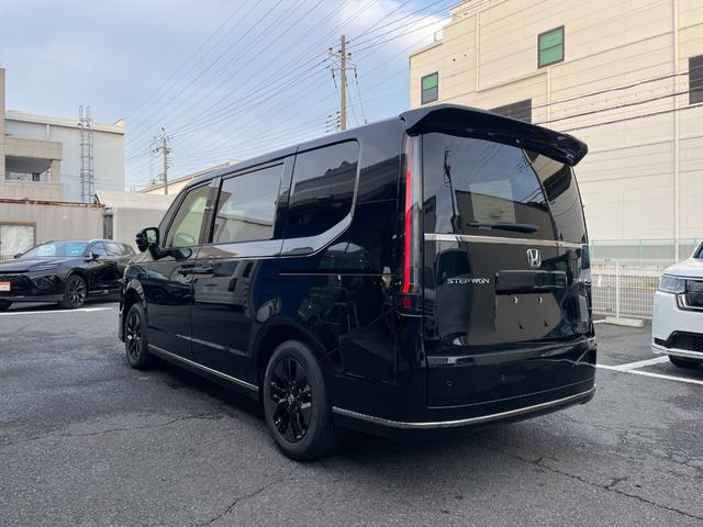 ステップワゴン スパーダ　クリアランスソナー　オートクルーズコントロール　レーンアシスト　衝突被害軽減システム　両側電動スライドドア　オートライト　ＬＥＤヘッドランプ　電動リアゲート　スマートキー　シートヒーター　３列シート（21枚目）