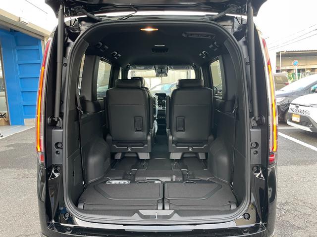 ステップワゴン スパーダ　クリアランスソナー　オートクルーズコントロール　レーンアシスト　衝突被害軽減システム　両側電動スライドドア　オートライト　ＬＥＤヘッドランプ　電動リアゲート　スマートキー　シートヒーター　３列シート（22枚目）