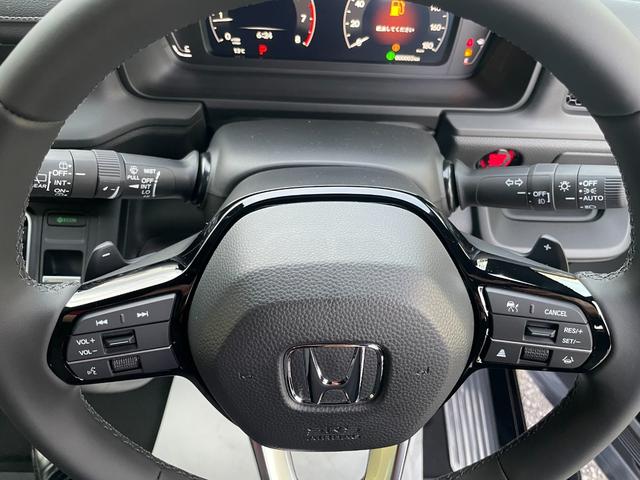 ステップワゴン スパーダ　クリアランスソナー　オートクルーズコントロール　レーンアシスト　衝突被害軽減システム　両側電動スライドドア　オートライト　ＬＥＤヘッドランプ　電動リアゲート　スマートキー　シートヒーター　３列シート（35枚目）