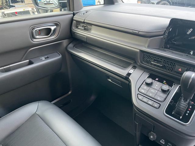 ステップワゴン スパーダ　クリアランスソナー　オートクルーズコントロール　レーンアシスト　衝突被害軽減システム　両側電動スライドドア　オートライト　ＬＥＤヘッドランプ　電動リアゲート　スマートキー　シートヒーター　３列シート（38枚目）