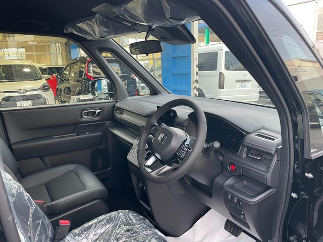 ステップワゴン スパーダ　クリアランスソナー　オートクルーズコントロール　レーンアシスト　衝突被害軽減システム　両側電動スライドドア　オートライト　ＬＥＤヘッドランプ　電動リアゲート　スマートキー　シートヒーター　３列シート（53枚目）