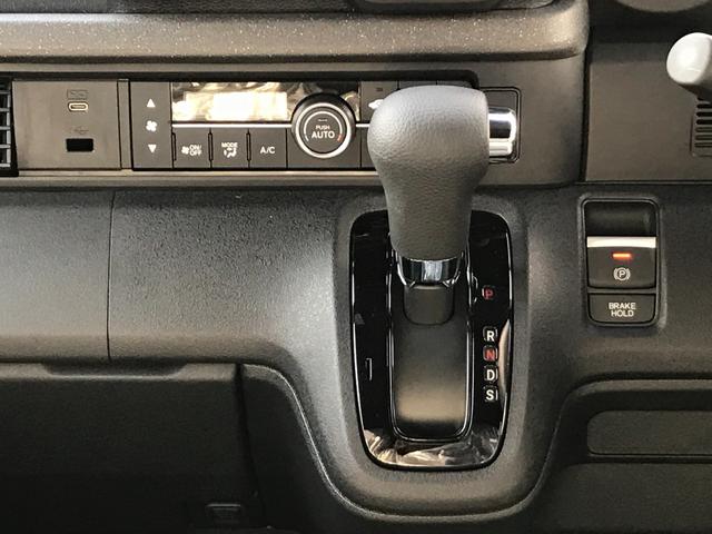 Ｎ－ＢＯＸカスタム ベースグレード　両側電動スライドドア　クリアランスソナー　オートクルーズコントロール　衝突被害軽減システム　オートライト　ＬＥＤヘッドランプ　スマートキー　アイドリングストップ　電動格納ミラー　シートヒーター（10枚目）