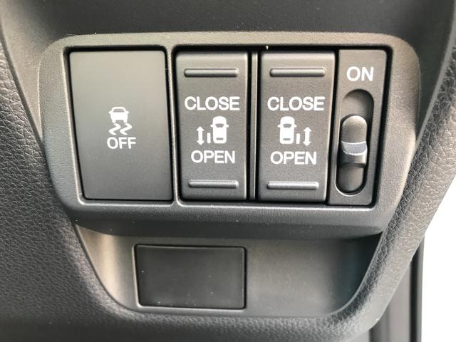 フリード エアー　ＥＸ　クリアランスソナー　オートクルーズコントロール　レーンアシスト　衝突被害軽減システム　両側電動スライドドア　ＬＥＤヘッドランプ　スマートキー　電動格納ミラー　シートヒーター　３列シート　ウォークスルー（12枚目）