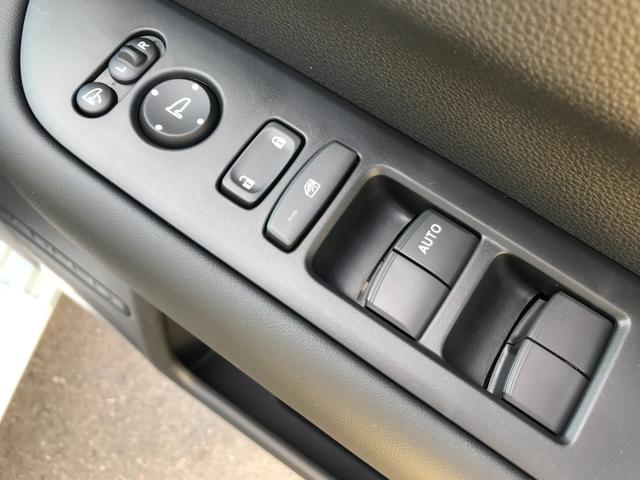 フリード エアー　ＥＸ　クリアランスソナー　オートクルーズコントロール　レーンアシスト　衝突被害軽減システム　両側電動スライドドア　ＬＥＤヘッドランプ　スマートキー　電動格納ミラー　シートヒーター　３列シート　ウォークスルー（43枚目）