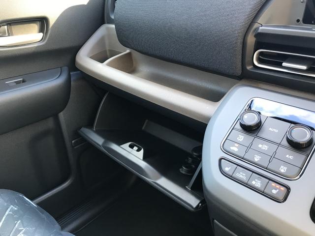 フリード エアー　ＥＸ　クリアランスソナー　オートクルーズコントロール　レーンアシスト　衝突被害軽減システム　両側電動スライドドア　ＬＥＤヘッドランプ　スマートキー　電動格納ミラー　シートヒーター　３列シート　ウォークスルー（48枚目）