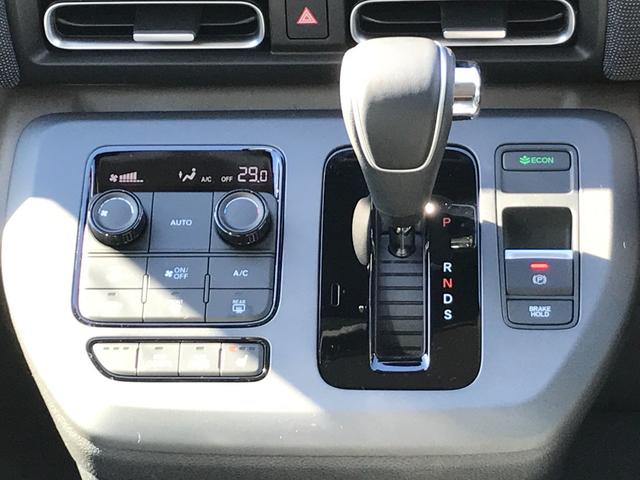 フリード エアー　ＥＸ　クリアランスソナー　オートクルーズコントロール　レーンアシスト　衝突被害軽減システム　両側電動スライドドア　ＬＥＤヘッドランプ　スマートキー　電動格納ミラー　シートヒーター　３列シート　ウォークスルー（10枚目）