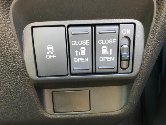 フリード エアー　ＥＸ　クリアランスソナー　オートクルーズコントロール　レーンアシスト　衝突被害軽減システム　両側電動スライドドア　ＬＥＤヘッドランプ　スマートキー　電動格納ミラー　シートヒーター　３列シート　ウォークスルー（12枚目）