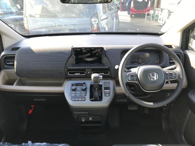 フリード エアー　ＥＸ　クリアランスソナー　オートクルーズコントロール　衝突被害軽減システム　両側電動スライドドア　オートライト　ＬＥＤヘッドランプ　スマートキー　電動格納ミラー　シートヒーター　３列シート　ウォークスルー（7枚目）