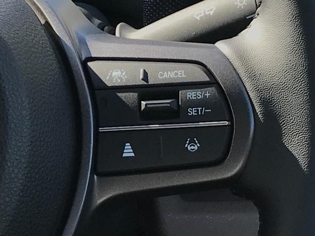 フリード エアー　ＥＸ　クリアランスソナー　オートクルーズコントロール　衝突被害軽減システム　両側電動スライドドア　オートライト　ＬＥＤヘッドランプ　スマートキー　電動格納ミラー　シートヒーター　３列シート　ウォークスルー（16枚目）