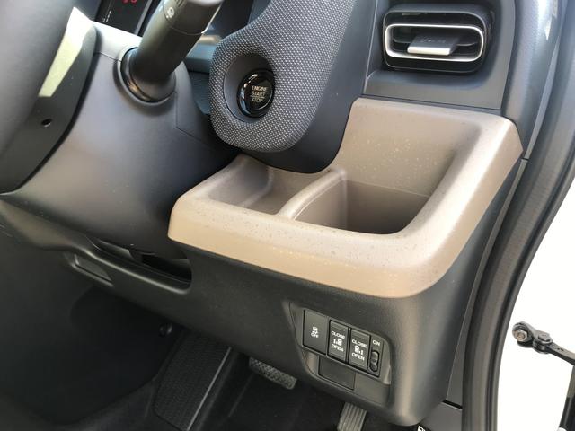 フリード エアー　ＥＸ　クリアランスソナー　オートクルーズコントロール　衝突被害軽減システム　両側電動スライドドア　オートライト　ＬＥＤヘッドランプ　スマートキー　電動格納ミラー　シートヒーター　３列シート　ウォークスルー（32枚目）