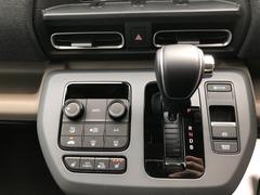 必ず使用するシフトレバー。確りと確認したいですね。 5