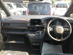 車を運転する際には運転席の存在は欠かせません。なのでしっかりとチェックしたいポイントですね。 2