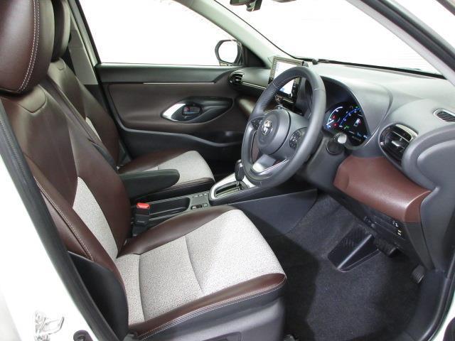 ヤリスクロス ハイブリッドＺ　Ｒカメラ　キーフリー　Ｎａｖｉ　１オーナ　ヘッドライトＬＥＤ　運転席パワーシート　クルーズコントロール　アルミホイール　パワーステアリング　オートエアコン　盗難防止装置　ＥＴＣ　メモリナビ　エアバッグ（9枚目）