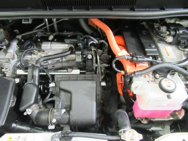 エスクァイア ハイブリッドＧｉ　Ｒカメラ　ＡＡＣ　ナビ＆ＴＶ　リアエアコン　地デジ　クルーズコントロール　ＬＥＤライト　キーレスエントリー　スマートキー付　ＤＶＤ再生可　エアバック　横滑防止装置　盗難防止システム　ＥＴＣ　３列シート（31枚目）