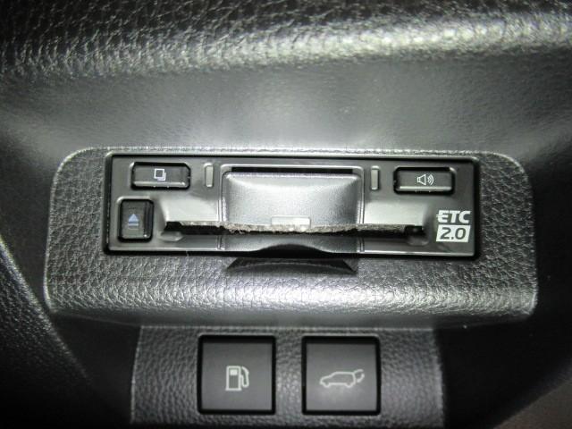クラウンスポーツ Ｚ　ムーンルーフ　ＡＷＤ　フルセグテレビ　１オーナー　ＥＴＣ車載器　ＴＶナビ　クルコン　横滑り防止装置　エアバッグ　本革　ＡＣ１００Ｖ　メモリナビ　ドラレコ　キーレス　盗難防止装置　ＡＢＳ　アルミ（10枚目）