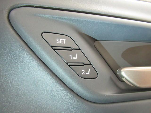 クラウンスポーツ Ｚ　ムーンルーフ　ＡＷＤ　フルセグテレビ　１オーナー　ＥＴＣ車載器　ＴＶナビ　クルコン　横滑り防止装置　エアバッグ　本革　ＡＣ１００Ｖ　メモリナビ　ドラレコ　キーレス　盗難防止装置　ＡＢＳ　アルミ（12枚目）