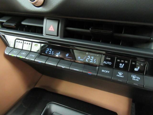 クラウンスポーツ Ｚ　ムーンルーフ　ＡＷＤ　フルセグテレビ　１オーナー　ＥＴＣ車載器　ＴＶナビ　クルコン　横滑り防止装置　エアバッグ　本革　ＡＣ１００Ｖ　メモリナビ　ドラレコ　キーレス　盗難防止装置　ＡＢＳ　アルミ（21枚目）