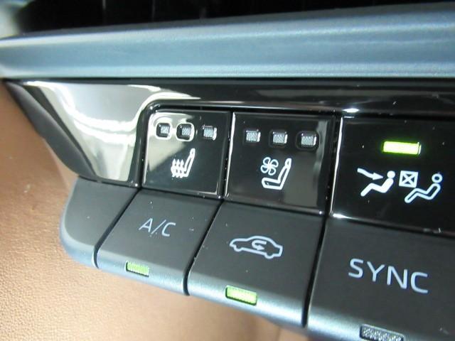 クラウンスポーツ Ｚ　ムーンルーフ　ＡＷＤ　フルセグテレビ　１オーナー　ＥＴＣ車載器　ＴＶナビ　クルコン　横滑り防止装置　エアバッグ　本革　ＡＣ１００Ｖ　メモリナビ　ドラレコ　キーレス　盗難防止装置　ＡＢＳ　アルミ（23枚目）