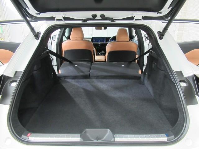 クラウンスポーツ Ｚ　ムーンルーフ　ＡＷＤ　フルセグテレビ　１オーナー　ＥＴＣ車載器　ＴＶナビ　クルコン　横滑り防止装置　エアバッグ　本革　ＡＣ１００Ｖ　メモリナビ　ドラレコ　キーレス　盗難防止装置　ＡＢＳ　アルミ（34枚目）