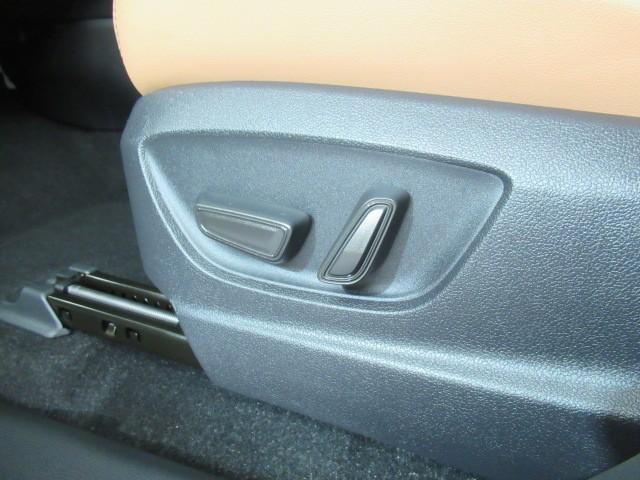 クラウンスポーツ Ｚ　ムーンルーフ　ＡＷＤ　フルセグテレビ　１オーナー　ＥＴＣ車載器　ＴＶナビ　クルコン　横滑り防止装置　エアバッグ　本革　ＡＣ１００Ｖ　メモリナビ　ドラレコ　キーレス　盗難防止装置　ＡＢＳ　アルミ（36枚目）