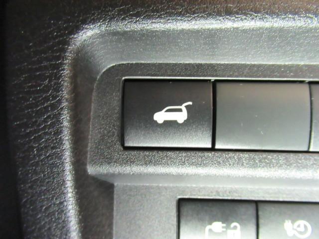 アウトランダーＰＨＥＶ Ｐ　横滑り防止　ワンオーナ　デュアルエアコン　１００Ｖ　ＥＴＣ車載器　フルセグＴＶ　パワーシート　ＬＥＤヘッドライト　４ＷＤ　メモリーナビ　ＡＢＳ　Ｂカメ　アルミ　オートクルーズコントロール　キーレス（11枚目）