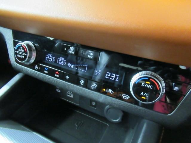 アウトランダーＰＨＥＶ Ｐ　横滑り防止　ワンオーナ　デュアルエアコン　１００Ｖ　ＥＴＣ車載器　フルセグＴＶ　パワーシート　ＬＥＤヘッドライト　４ＷＤ　メモリーナビ　ＡＢＳ　Ｂカメ　アルミ　オートクルーズコントロール　キーレス（22枚目）