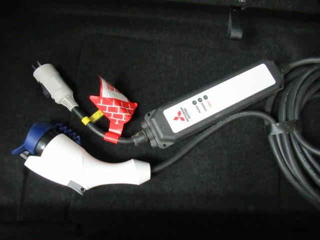 アウトランダーＰＨＥＶ Ｐ　横滑り防止　ワンオーナ　デュアルエアコン　１００Ｖ　ＥＴＣ車載器　フルセグＴＶ　パワーシート　ＬＥＤヘッドライト　４ＷＤ　メモリーナビ　ＡＢＳ　Ｂカメ　アルミ　オートクルーズコントロール　キーレス（36枚目）