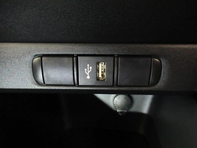 ヤリス Ｇ　バックモニタ－　誤発進抑制機能　スマートキー　盗難防止装置　横滑り防止機能　キーレス　ＥＴＣ　オートエアコン　メモリーナビ　ＡＢＳ　運転席エアバック　サイドエアバッグ　ＤＶＤ再生　ナビ（22枚目）