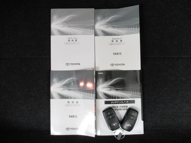 ヤリス Ｇ　バックモニタ－　誤発進抑制機能　スマートキー　盗難防止装置　横滑り防止機能　キーレス　ＥＴＣ　オートエアコン　メモリーナビ　ＡＢＳ　運転席エアバック　サイドエアバッグ　ＤＶＤ再生　ナビ（30枚目）