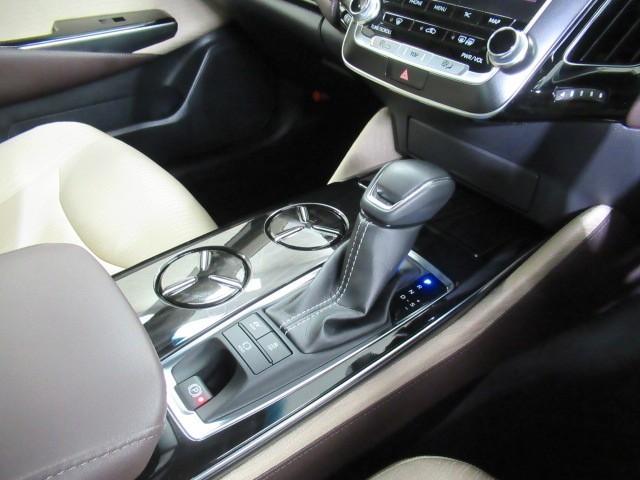 クラウンハイブリッド Ｓ　Ｃパッケージ　衝突軽減Ｂ　盗難防止システム　ワンオーナ　エアバッグ　クルコン　Ｂカメラ　ＬＥＤヘッドライト　フルセグＴＶ　ＡＣ１００Ｖ電源　スマートキー＆プッシュスタート　パワーシート　メモリーナビゲーション（22枚目）