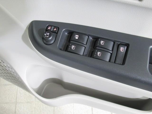 パッソ X ETC車載器 デュアルエアバッグ i-stop エアコン 盗難防止装置 ABS 横滑り防止機能 キーフリーシステム メモリナビ パワーウィンドウ パワーステアリング スマートキー エアバッグ(10枚目)