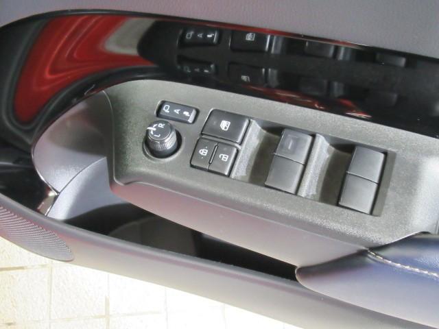 アクア Z LEDヘッドライト スマートキー 100V電源 イモビライザー アルミホイール オートクルーズコントロール エアコン ESC ナビ カーテンエアバッグ ETC キーレス パワーウインドウ ABS(10枚目)