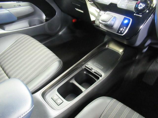 アクア Z LEDヘッドライト スマートキー 100V電源 イモビライザー アルミホイール オートクルーズコントロール エアコン ESC ナビ カーテンエアバッグ ETC キーレス パワーウインドウ ABS(24枚目)